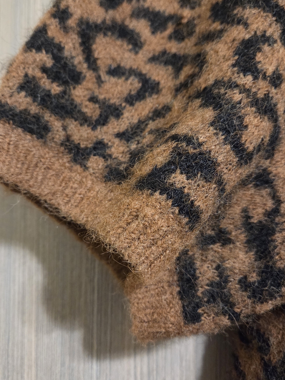Leopard Print Fuzzy Sweater By CeCe - Picture 4 of 5